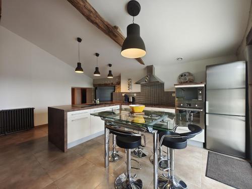 Kitchen, Domaine Ghislaine farm and cottage 12p with pool in Vares