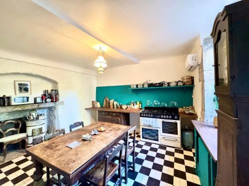 Chambres 6 personnes Maison Saint Jean in Château-Chalon