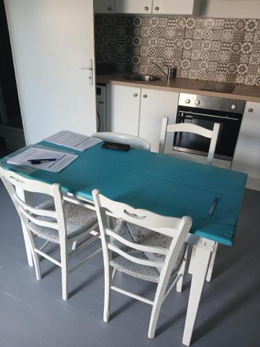 Studio pour 2 personnes tout équipé (Studio pour 2 personnes tout equipe) in Sentelie