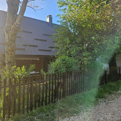 Country house in nature -10 min from Nikola Tesla Memorial Center-peace and privacy in Klanac