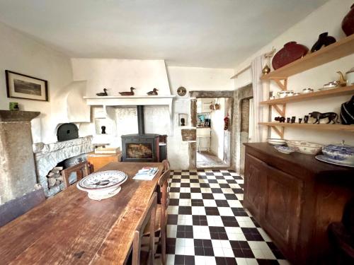 Chambres 6 personnes Maison Saint Jean in Château-Chalon