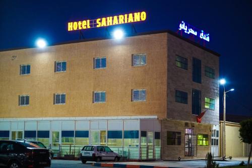 Pohled zvenku, Hotel Cafe Sahariano in Akhfennirr