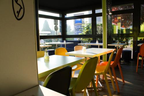 ไอบิส บัดเจ็ต แซ็งโตเมอร์ ซองทร์ (ibis budget Saint-Omer Centre) in แซ็ง-โตแมร์