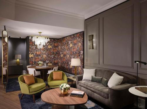 room detail thumbnail 1