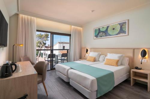 1 king bed, 2 twin beds