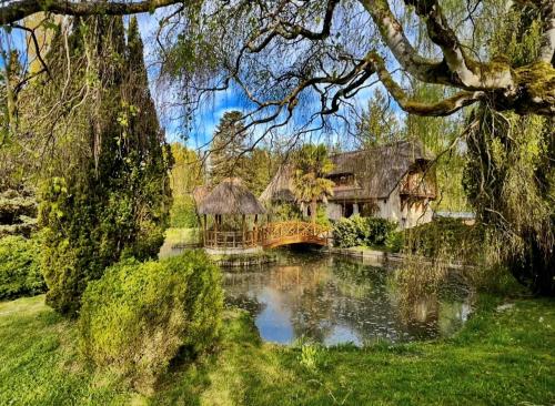 Countryside Escape with Spa, Pond & Garden 1h from Paris in Saint-Lubin-de-la-Haye