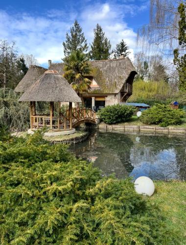 Viesnīcas āriene, Countryside Escape with Spa, Pond & Garden 1h from Paris in Saint-Lubin-de-la-Haye