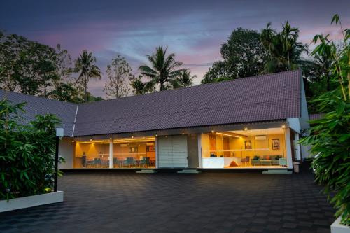 Viesnīcas āriene, KANOVA Luxury Riverside Resort in Athirapally