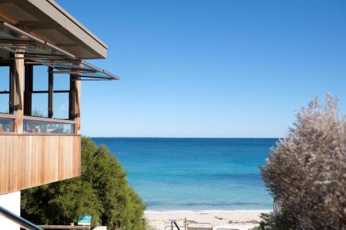 Ric's Deux - ocean-front, 3 bedroom, beach villa – khách sạn tại Cottesloe