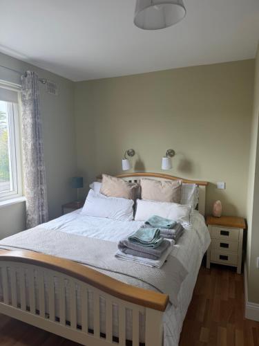 Cosy 1 bedroom apartment near Sea & Barna Woods in Barna