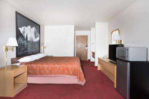 Super 8 by Wyndham Fruita - image 7