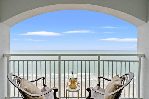 Oceanfront 1BR Penthouse with Balcony, Sleeps 4 – khách sạn tại Myrtle Beach