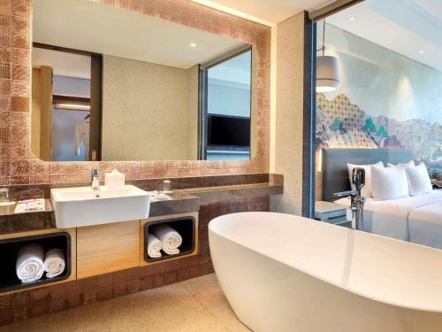 room detail thumbnail 2