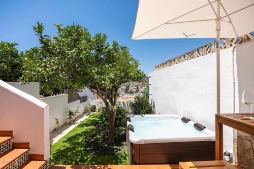 Casa Alborán with Jacuzzi, Billiard, BBQ and Sea View
