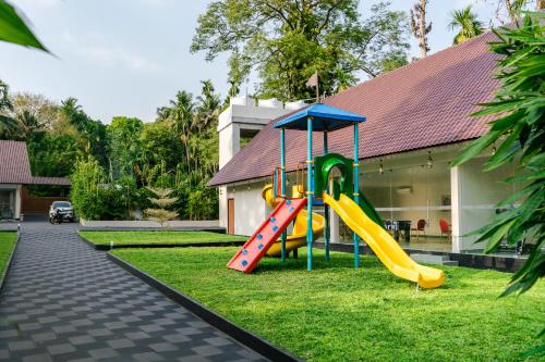 Viesnīcas āriene, KANOVA Luxury Riverside Resort in Athirapally