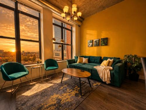 Convenient 2BR Suite in Prime Location with Gym Access & Optional Parking Near McCormick Place and Soldier Field - Lake View, IL
