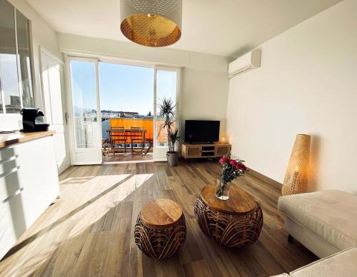 2P moderne avec terrasse et vue mer in Other