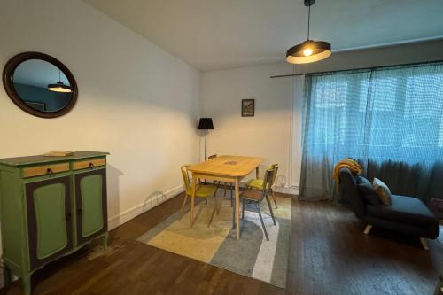 Cozy flat near downtown - image 5
