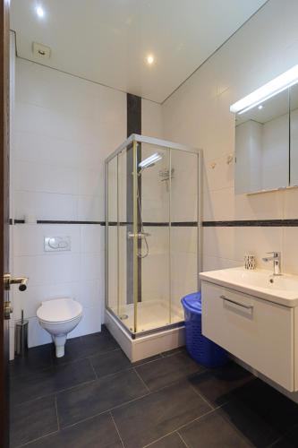 Spacious Sololaki 2BR with Balcony - by Wehost in Tbilisi