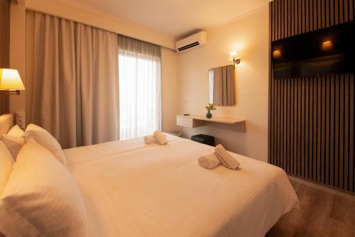 Chrispy City Living ex Nefeli - image 4