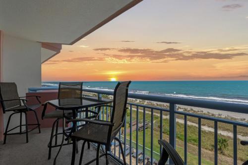Oceanfront 2BR 2BA Pools Hot Tub Epic Views – khách sạn tại Myrtle Beach