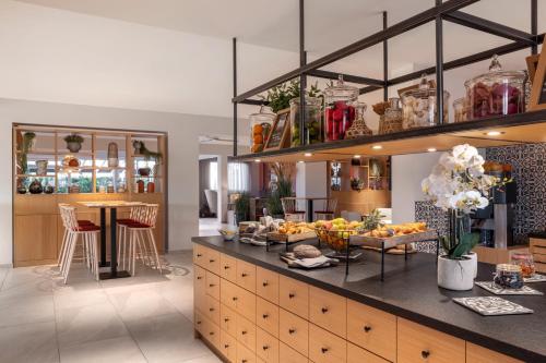 Ascona Lodge, Pool & Garden Retreat 2
