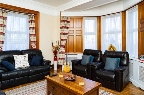 Spacious 4 Bed Victorian House Near Beach Free Private Parking in Portobello