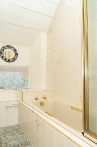 Spacious 4 Bed Victorian House Near Beach Free Private Parking in Portobello