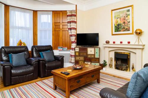 Spacious 4 Bed Victorian House Near Beach Free Private Parking in Portobello