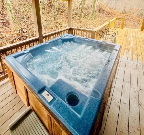 . Serenity Views Comfort - Close to City & Parkway!