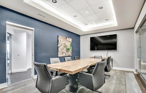 Two Bedroom High Rise Residence with City Views - image 4