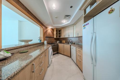 Apartment with Sea View on the Palm - main image
