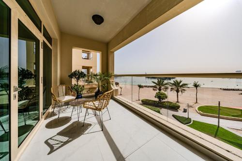 Apartment with Sea View on the Palm - image 9
