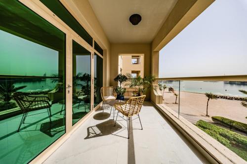 Apartment with Sea View on the Palm - image 8