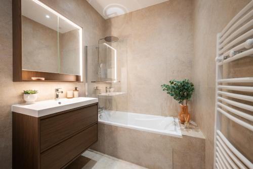Spacious Appartment in Port of Nice in Mont Boron