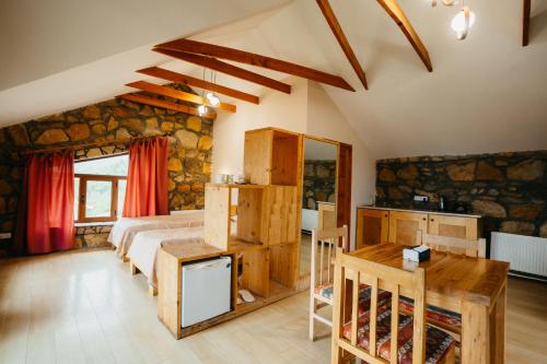 2 twin beds