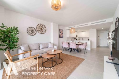 Private Garden Apartment - Pool Access and Terrace Near Carvajal Beach, Fuengirola