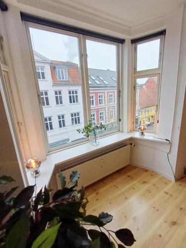Stor og lys lejlighed Randers in Randers