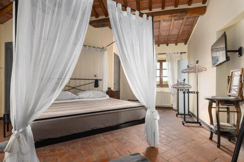 Podere Il Pozzangone by Geco Vacation Rentals in Lucignano