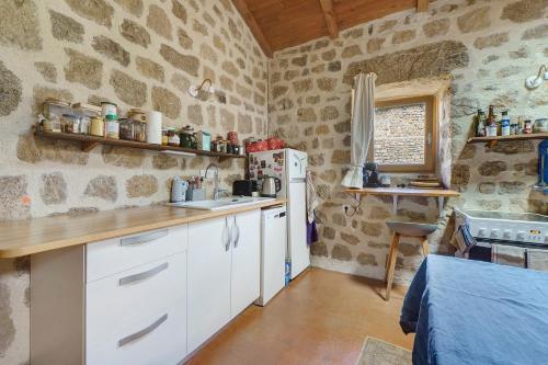 virtuve, Gite Granit - hameau ardéchois (Gite Granit - hameau ardechois) in Gluiras