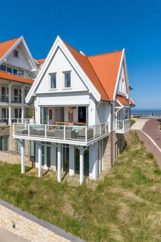  Familie beachhuis op de duinen (Duinhuis) in 4506 JL Cadzand
