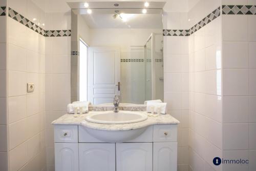 Apartment in the center of Beausoleil with terrace - image 2