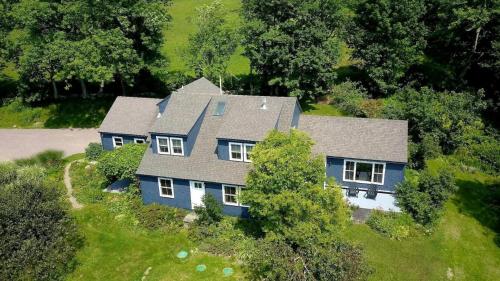 Bluebird Cottage - Three Min to Sugarbush Resort - image 13
