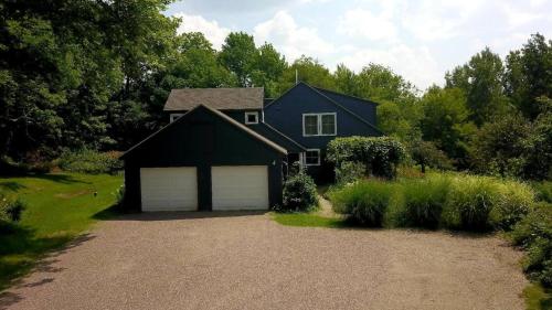 Bluebird Cottage - Three Min to Sugarbush Resort - image 12