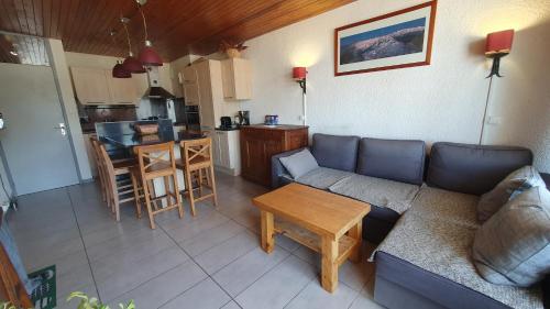 Logement entier, 2 chambres, plein sud, pied des pistes, Chamrousse 1650