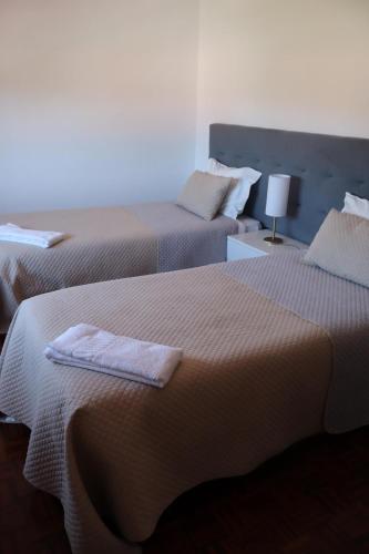 2 twin beds