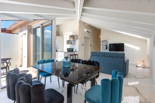 Luxury penthouse for 6 guests, free parking