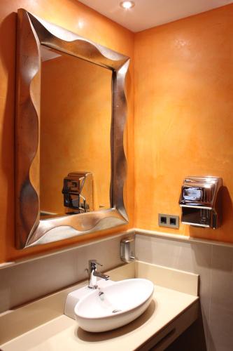 Hotel Venecia – Seville, KY