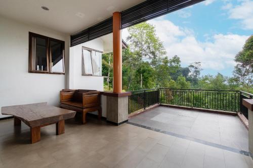 Balcony/terrace, Barusen Hills By BHATARA in Pasirjambu