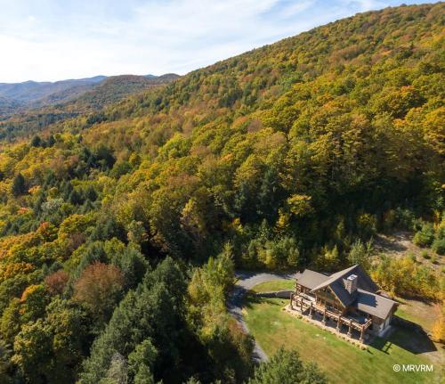 Ridge House with Mountain Views – khách sạn tại Warren